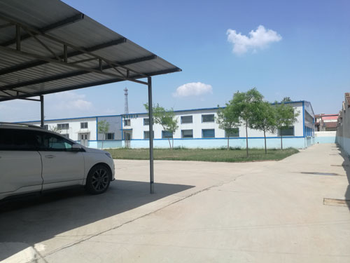 德州健之源地處魯西北平原，毗鄰黃河故道森林公園，生產條件環(huán)境優(yōu)越，擁有現(xiàn)代化的廠房，標準化的生產車間，公司擁有三證：SC食品生產許可證、GMP證、食品出口生產企業(yè)證書，生產過程中采用ISO22000管理體系進行科學管理，并擁有近十年的生產加工經驗，產品口感、湯色、功效等各項指標均能達到客戶滿意，生產采用全自動帶線帶牌袋泡茶包裝機生產線，有全套的粉碎和超微粉碎、分篩、烘干、滅菌、制粒、制袋等設備，科學的生產工藝和嚴格規(guī)范的滅菌殺毒技術。